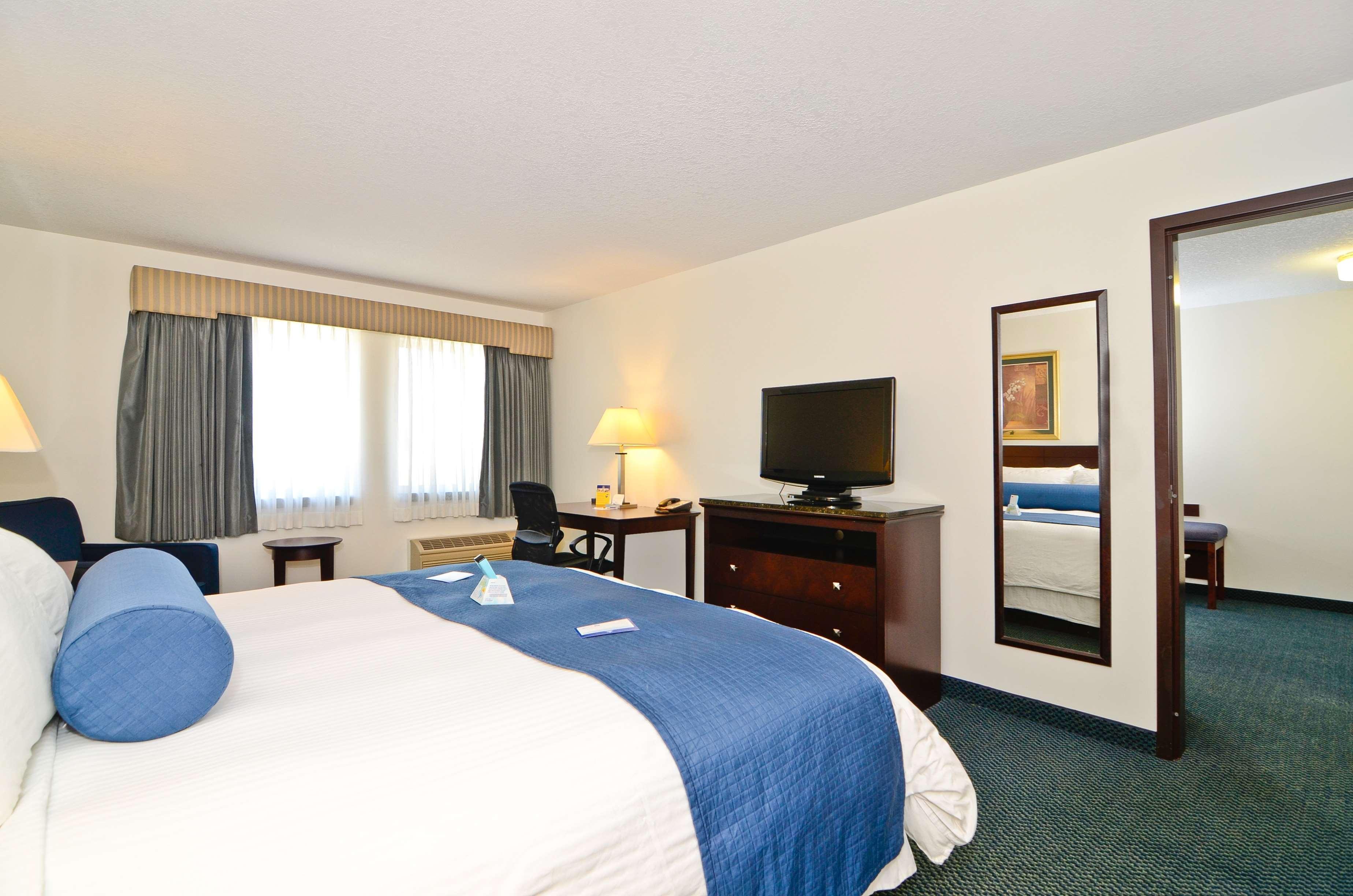 Best Western Plus Gas City Room photo